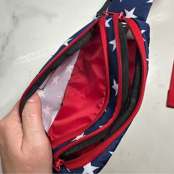 Kavu Spectator red, white & blue US flag waist bag fanny pack, adjustable strap - Picture 7 of 12
